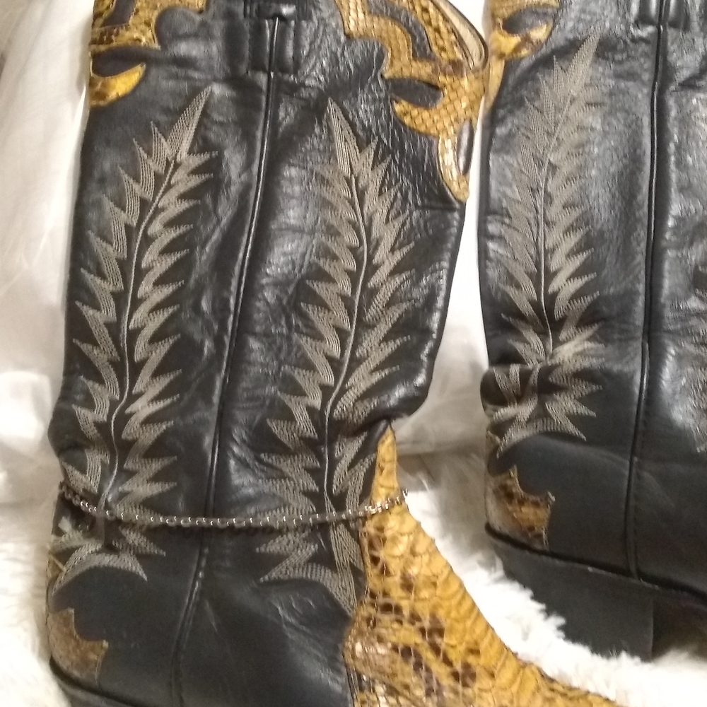 Boots - Picture 10 of 11